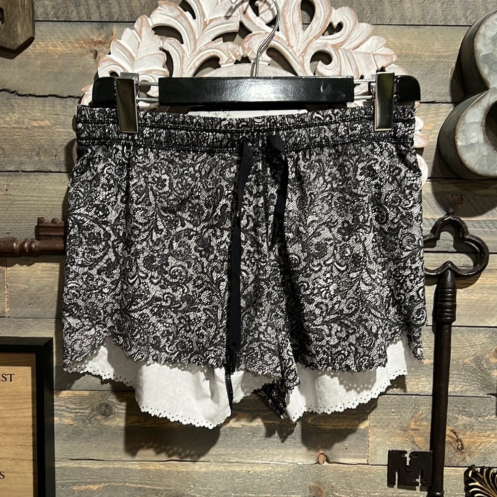 Lululemon shorts sz 4